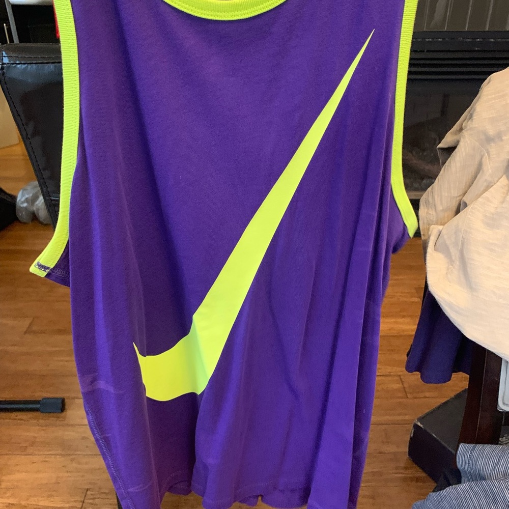 Large Nike Tamk Top